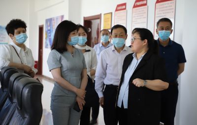 市政協(xié)副主席，市工商聯(lián)主席唐世云蒞臨寶泰隆開展石墨烯新材料專題調(diào)研座談